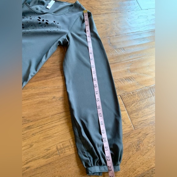 Xhilaration Gray Blouse‎ Button Down Back Floral Cutouts - Picture 9 of 12